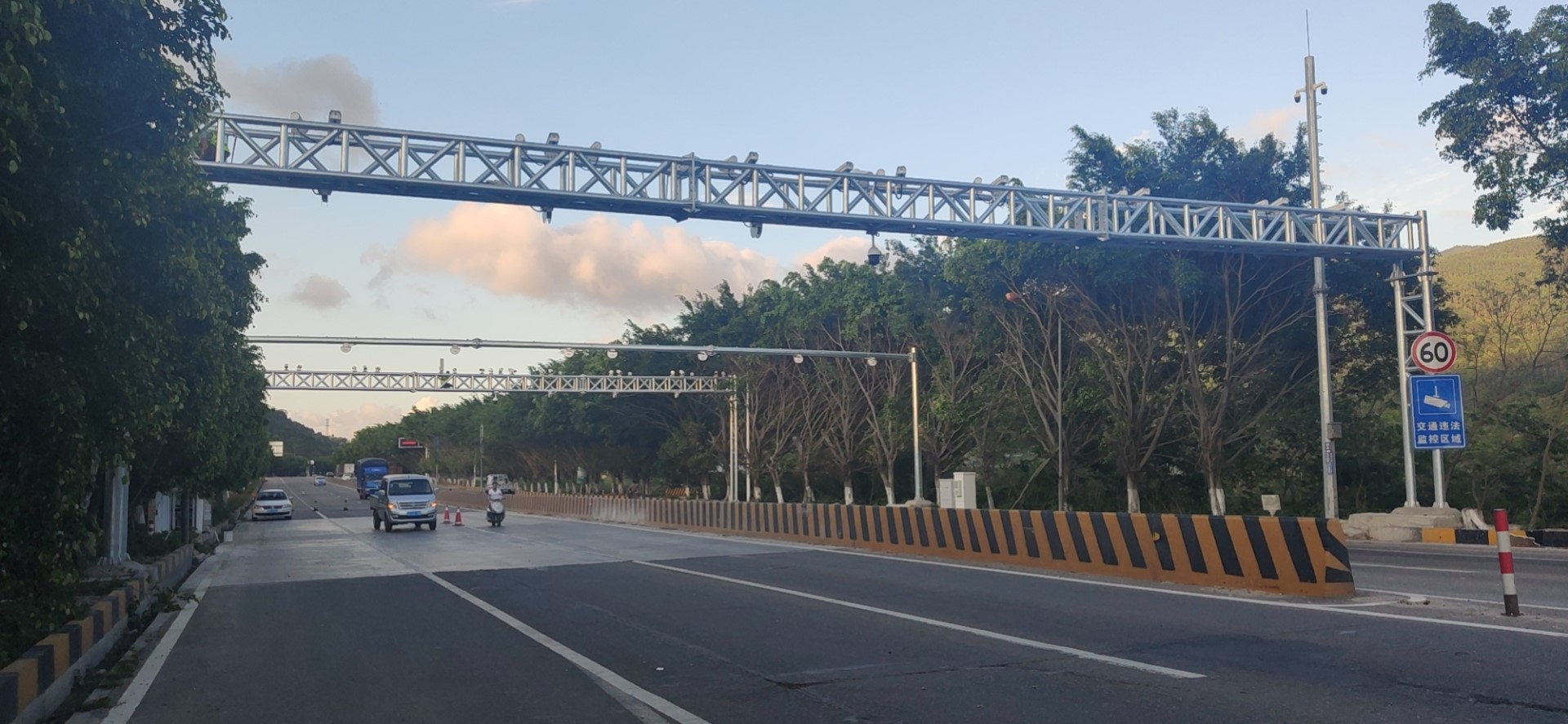 湛江海(hǎi)灣大(dà)橋及南(nán)三大(dà)橋治超非現(xiàn)場(chǎng)執法監測點建設項目(圖1)